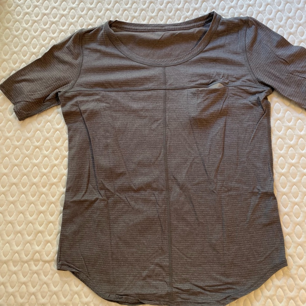 Lululemon t shirt